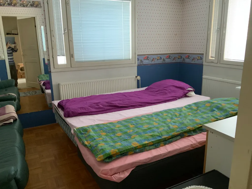 Уютный дом с камином рядом с центром