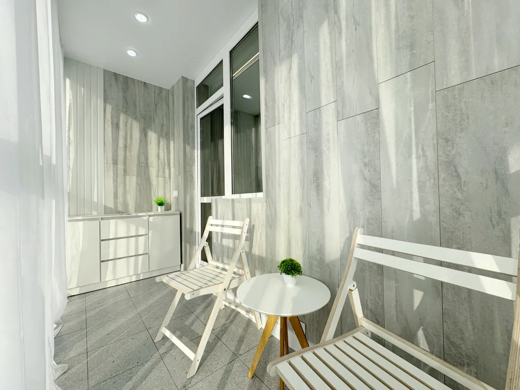 Светлая студия с панорамной лоджией