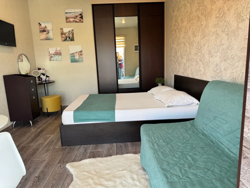 Дом с отдельным въездом и двором