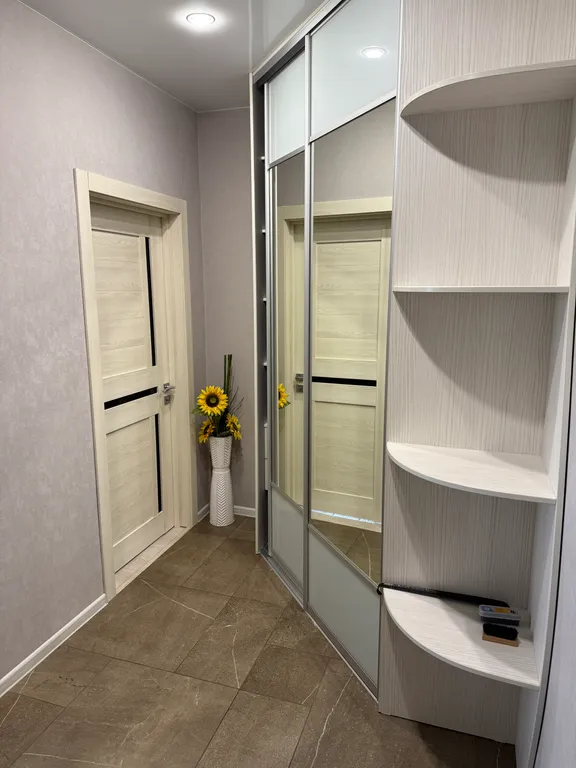 Студия + спальня с джакузи и панорамным балкон около ЛА Трактор