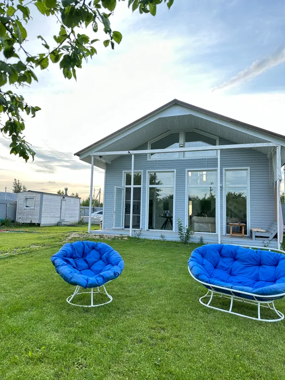 Дом с панорамными окнами и баней