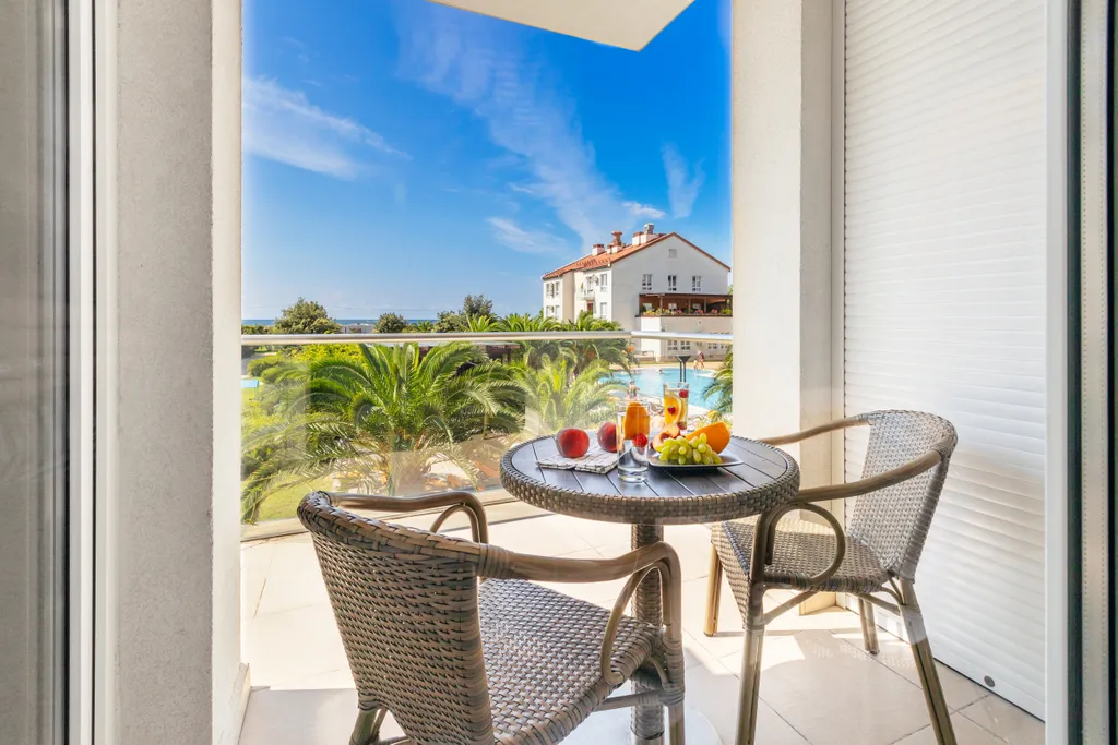 Двухкомнатный апартамент с видом на море