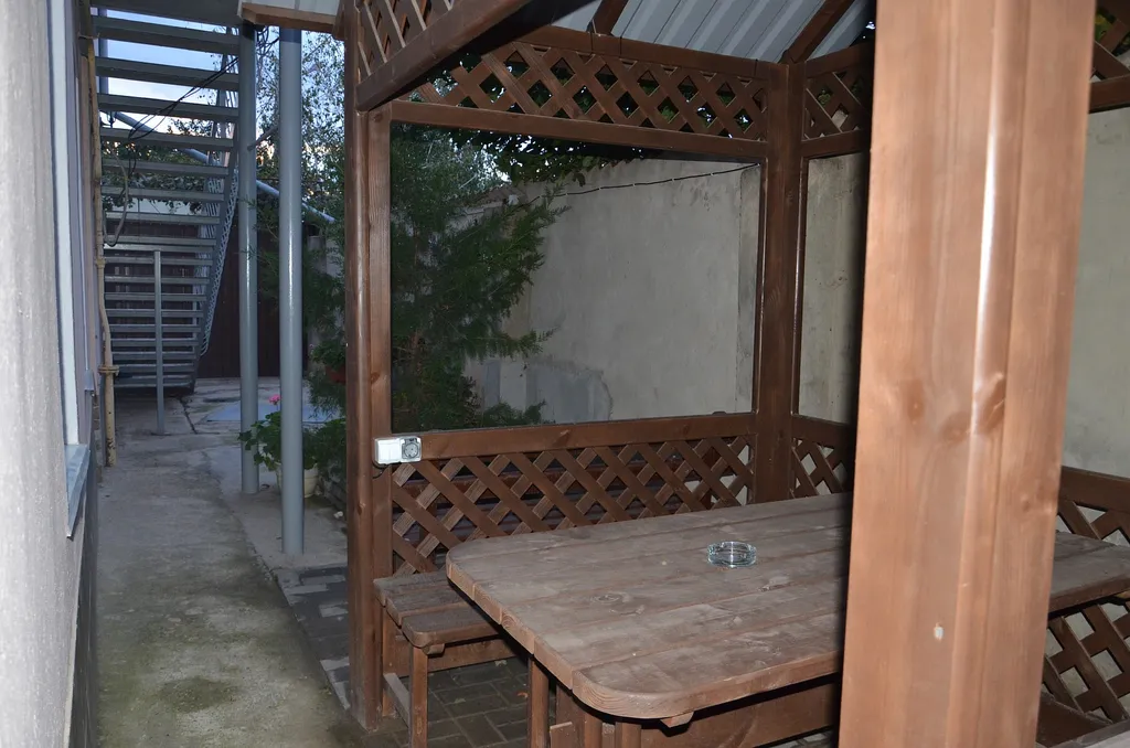 Пол дома с отдельным входом и двором