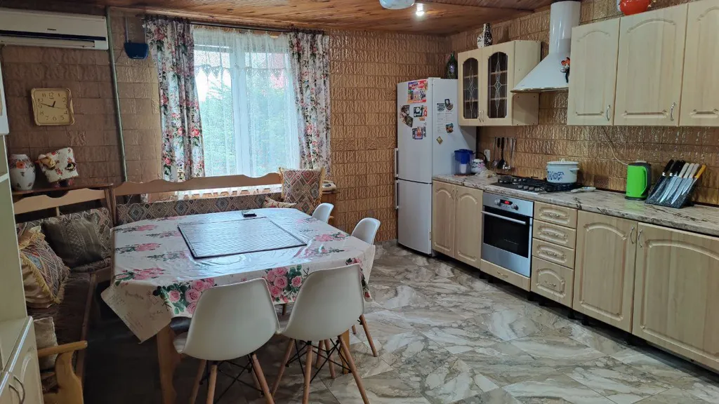 Частный дом с территорией и выходом в лес