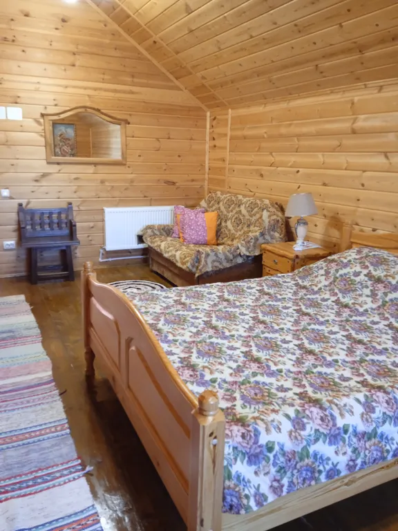 Домик с русской баней на берегу реки