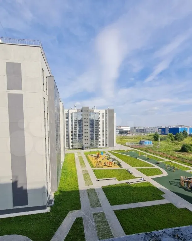 Современная квартира в новом жилом комплексе рядом с въездом в город