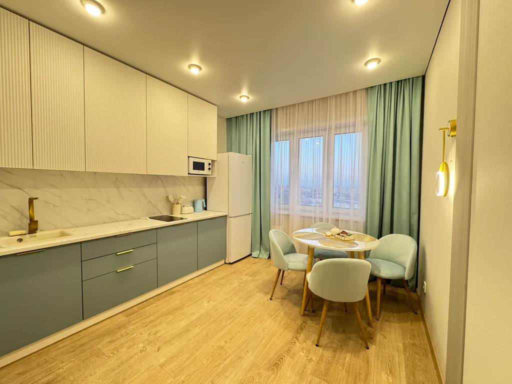 Видовая квартира с дизайнерским ремонтом на берегу реки в белых росах