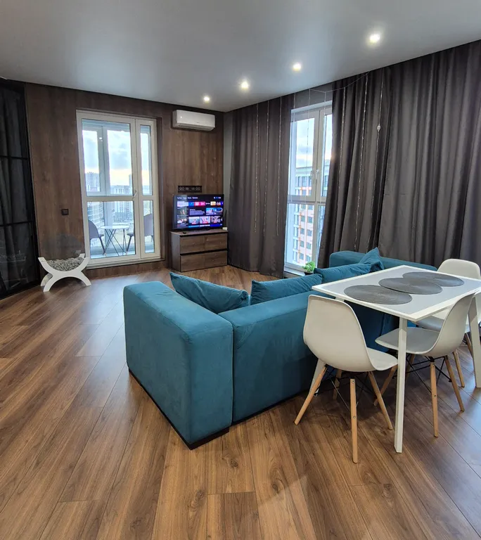 Просторные апартаменты рядом с метро, шиканый вид 2+2