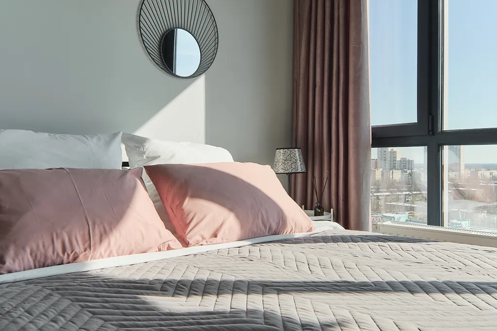 Студия с панорамным видом на город