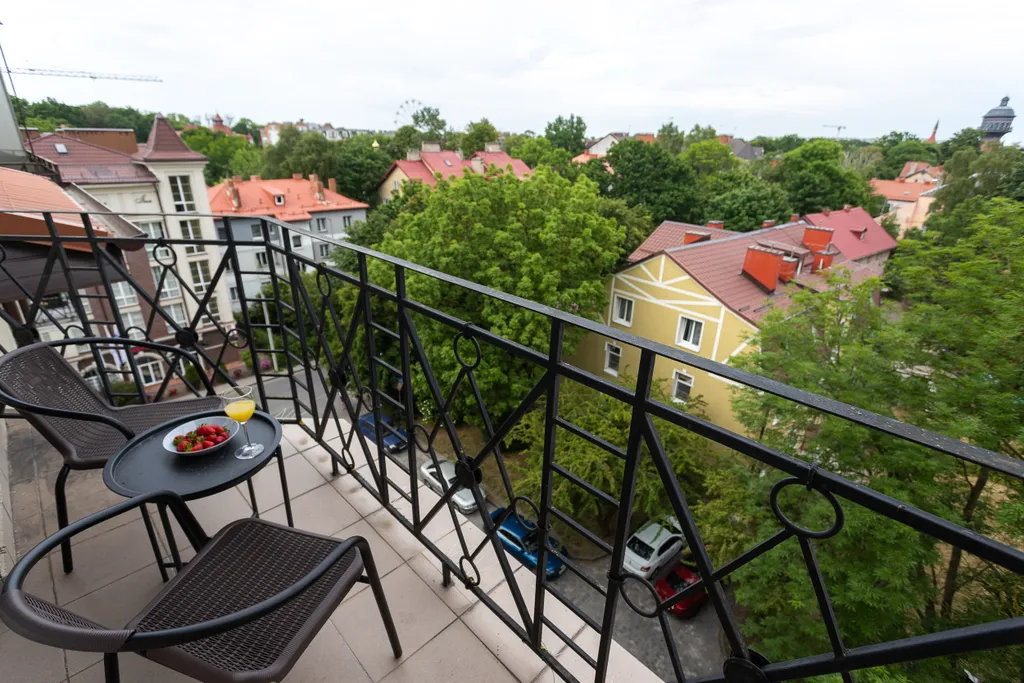 Квартира 3-комнатные апартаменты в центре — Зеленоградск