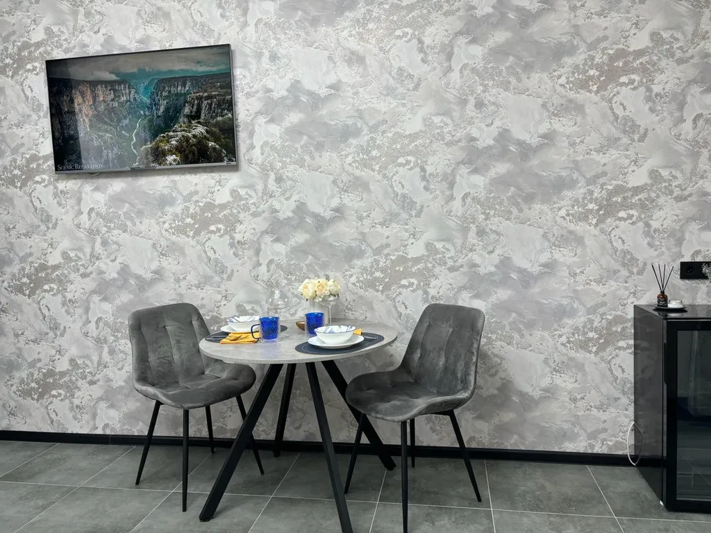 Стильная студия с красивым видом на город