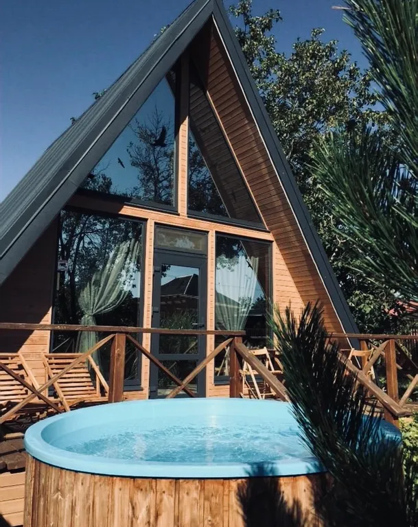 Треугольный Дом Луна