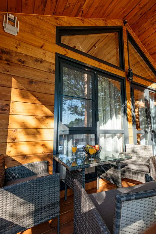 Барнхаус с террасой, бассейном и мангалом на территории