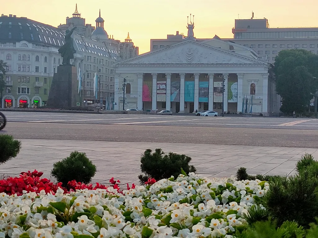 Квартира рядом с театром оперы и балета и центральным рынком