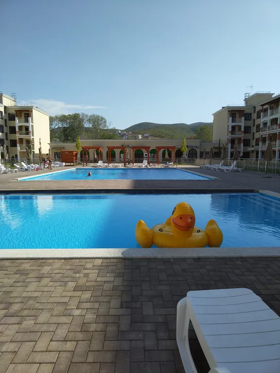 Уютная студия с террасой с видом на горы и бассейны