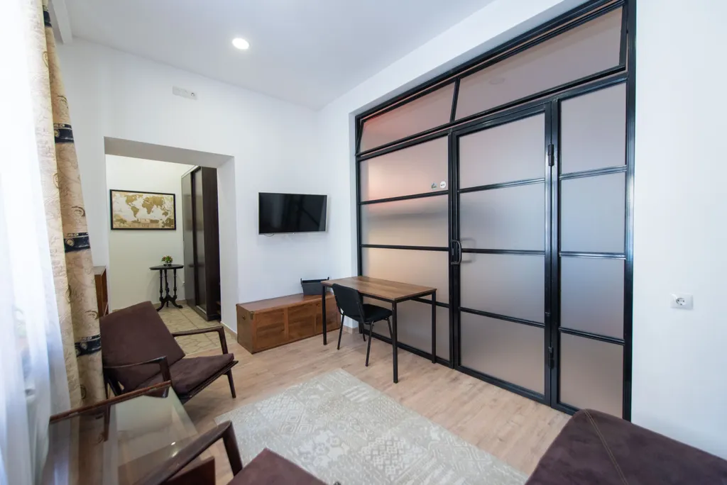 Просторная квартира в центре с собственным двориком