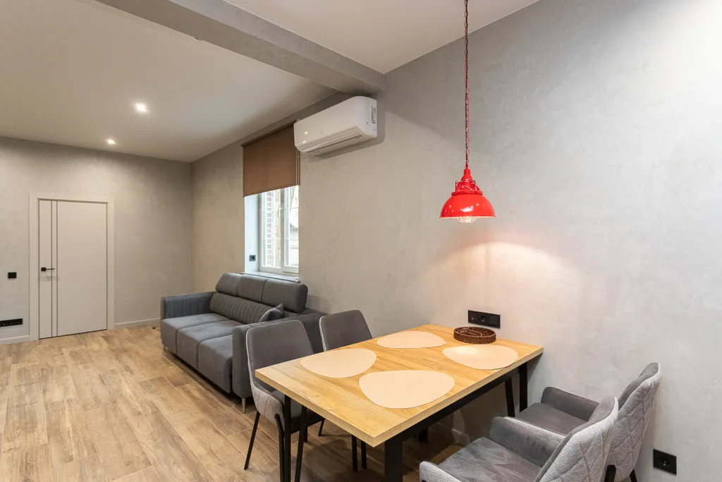 На первой линии от моря сдам полдома