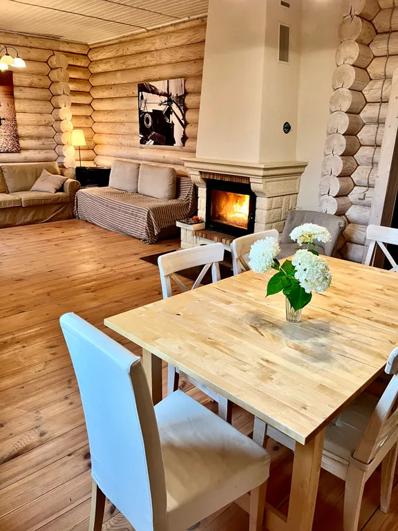 Коттедж Атмосферный дом из бревна с камином и сауной у водохранилища — Маслово