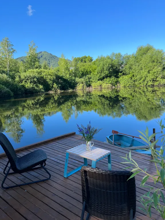 Дом на берегу озера