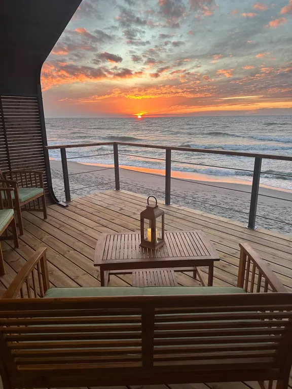 Домик на море