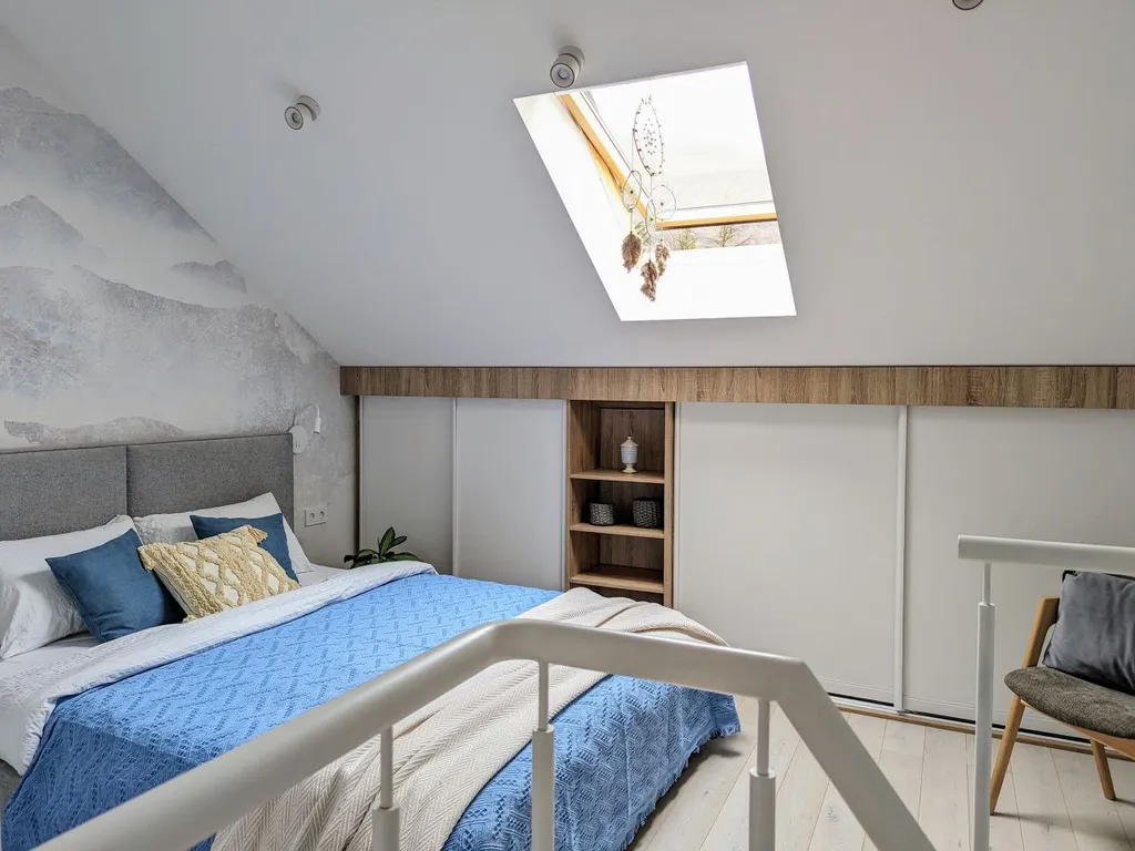 Двухуровневая квартира с балконом в центре