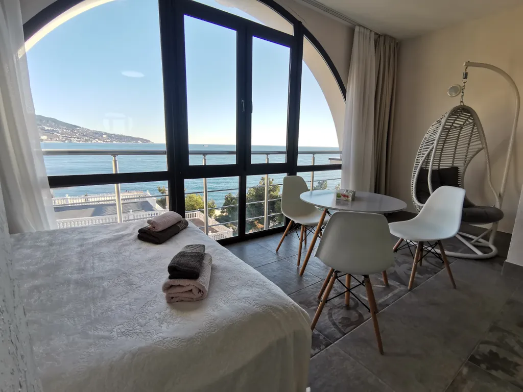 Квартира Апартамент с видом на море — аренда посуточно в Ливадия