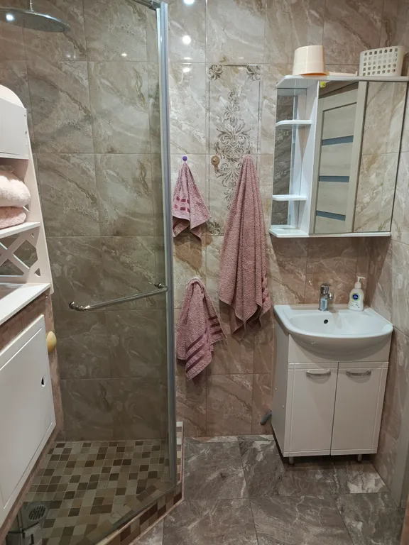 Студия с панорамным окном в Сириусе