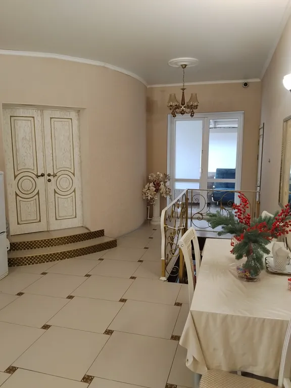 Дом замок с видом на море и горы