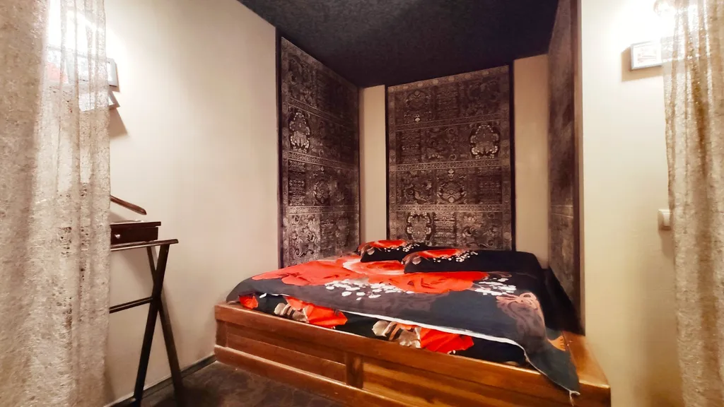 Квартира Коко Шанель с жёлтой ванной на львиных ножках