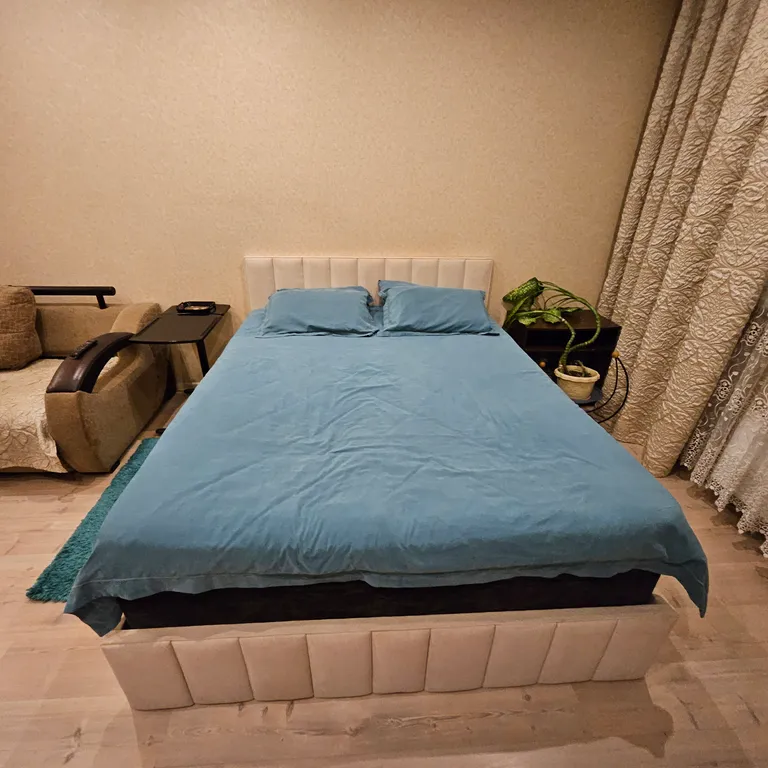 Большая квартира с лоджией в центре города