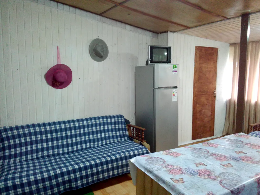 Коттедж Уютный двухкомнатный домик в лесу — аренда посуточно в Бетта