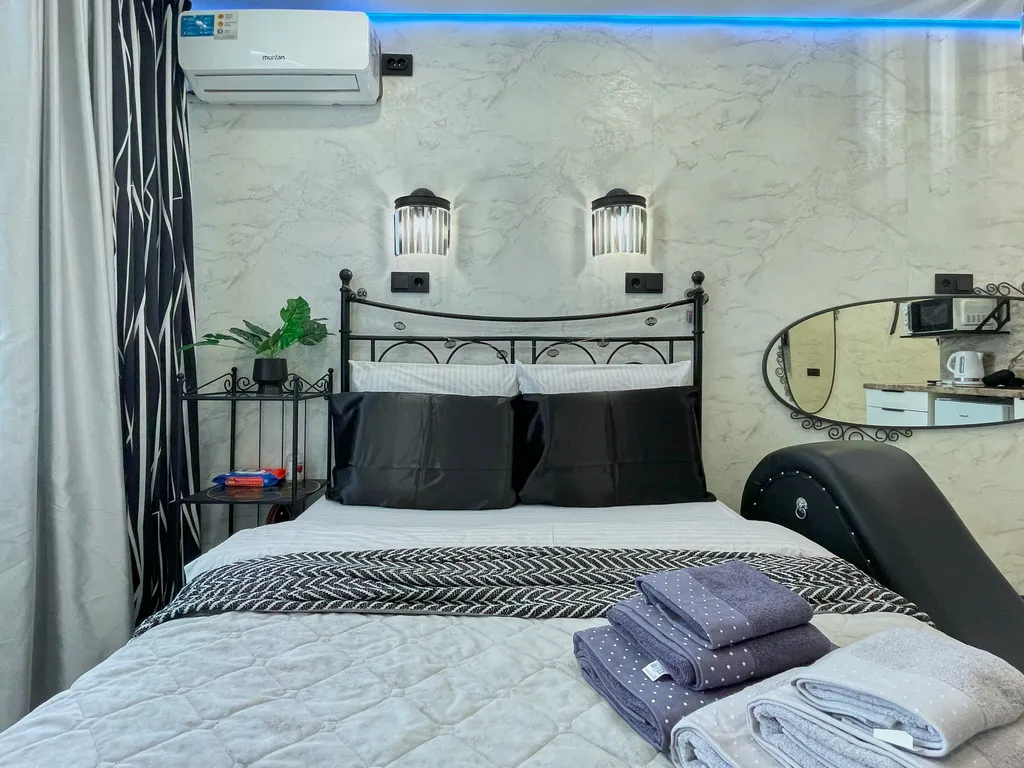 Студия с большой джакузи для двоих