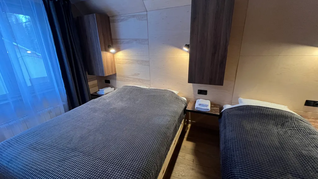 Дом вблизи подножья горы