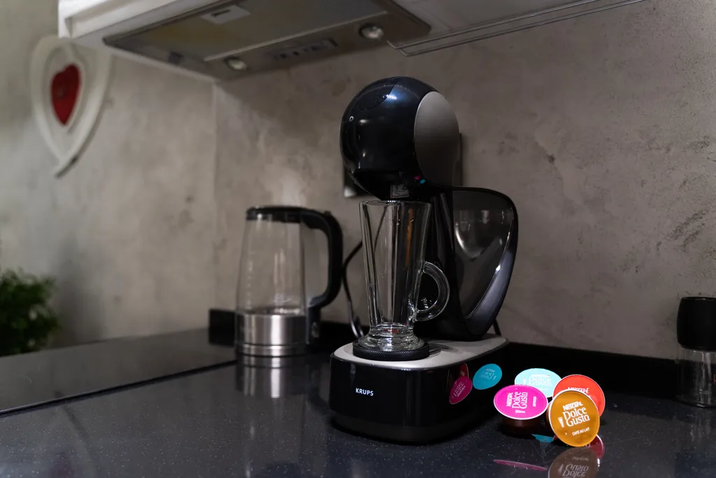 Приятная студия с домашним кинотеатром