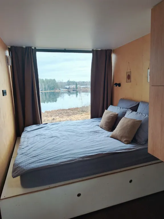 Дом на холме с сибирским чаном