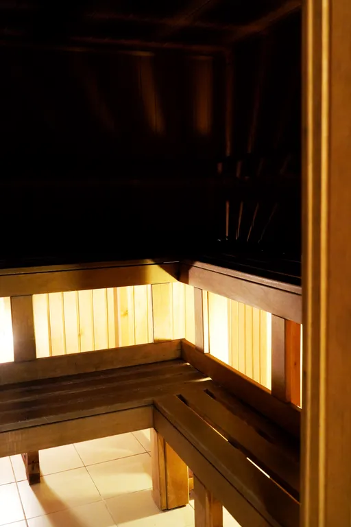 Большой дом с сауной на берегу реки Тулома с собственной территорией