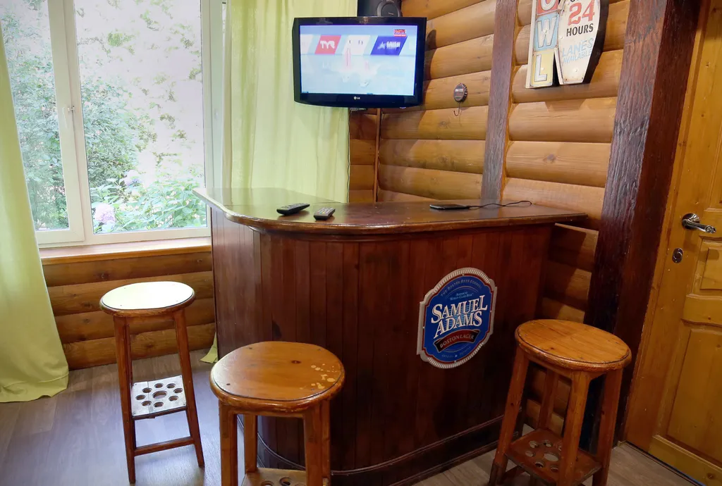 Уютный дом с тёплым бассейном и без подводных камней