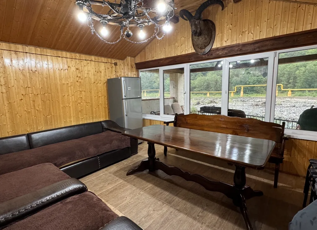 Большой дом у реки в горах с баней и чаном