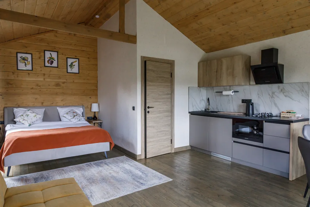 Уютный коттедж в лесу у пруда