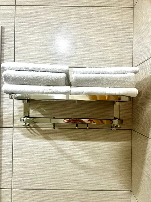 Шикарные апартаменты с белоснежными полотенцами и бельем