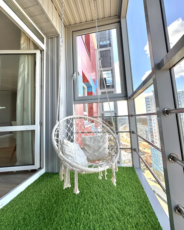 Уютная студия на 21 этаже с видом на озеро