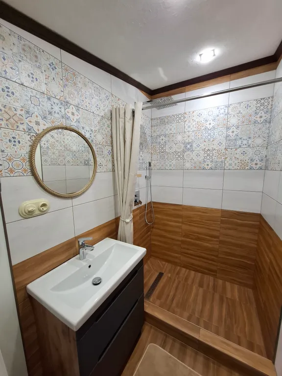 Апартаменты с отдельным входом, рядом с центром