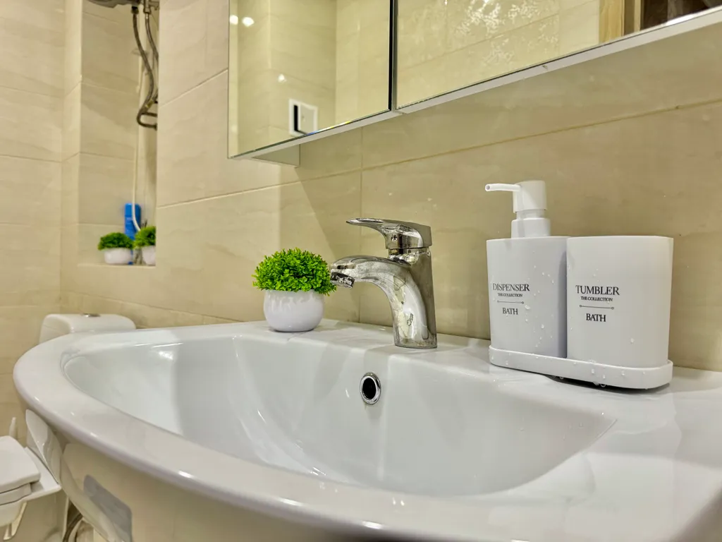 Панорамный балкон, современный дом, крупногабаритная квартира