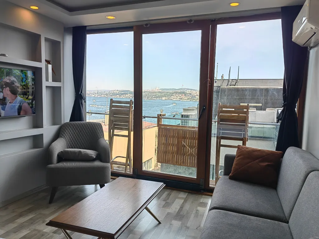 İstanbul boğaz manzaralı teraslı stüdyo daire
