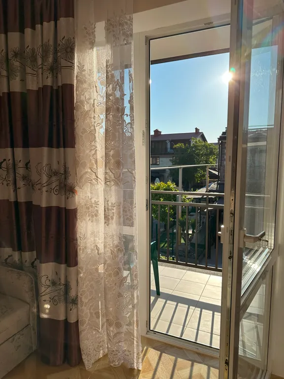 Дом с часами - двухэтажный таунхаус для отпуска у моря