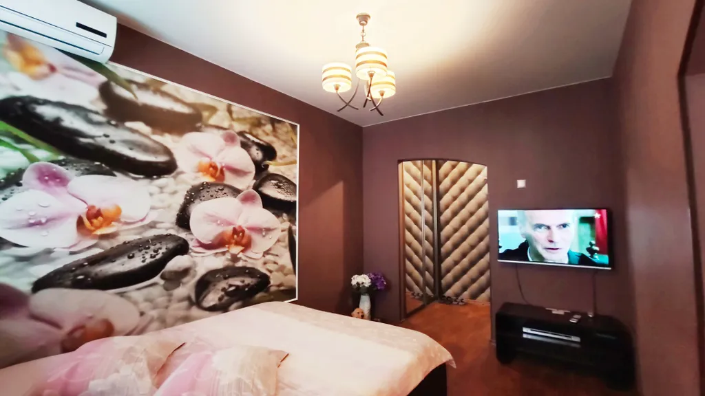 Квартира с большой круглой джакузи для двоих