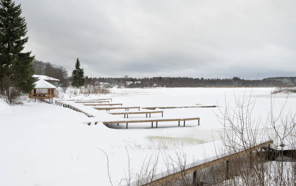 Бревенчатый коттедж Вип 1, 3 спальни на берегу озера Селигер
