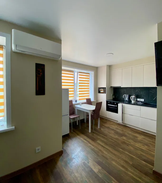 Уютная квартира-студия в центре города с видом на горы