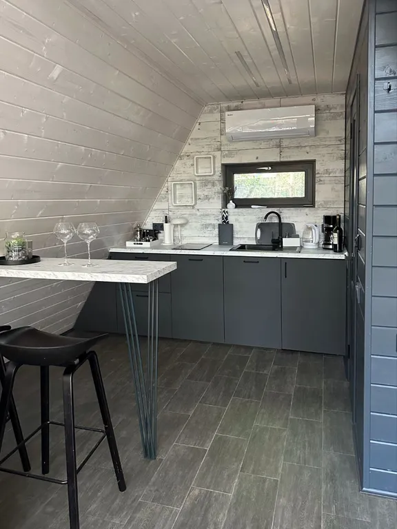 Уютный треугольный дом в 25 км от Минска с горячей купелью в лесу