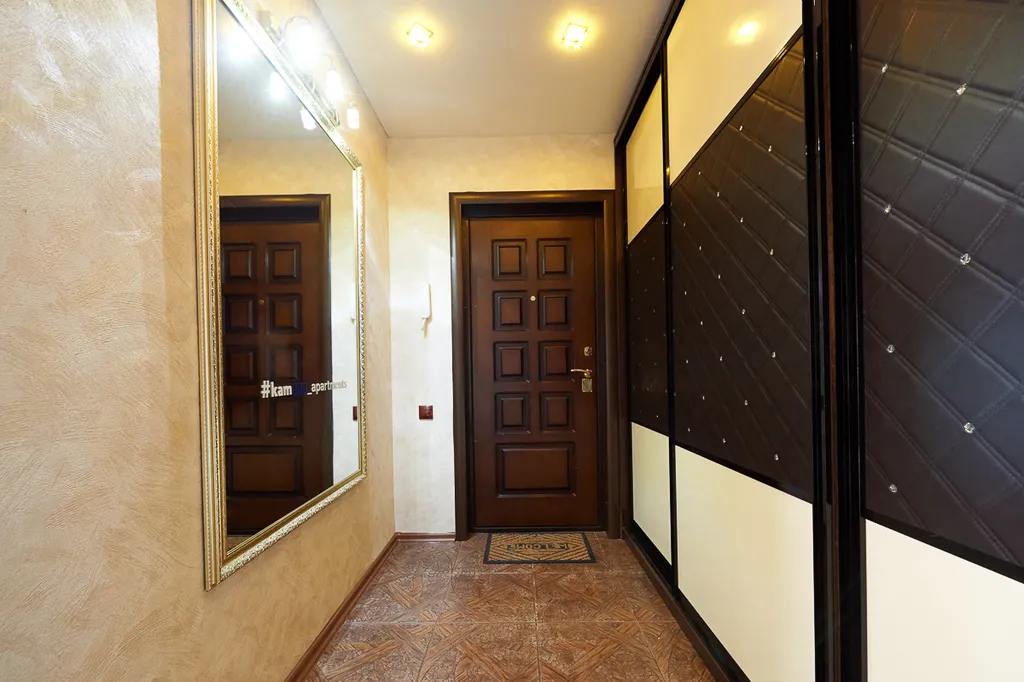 Большая теплая квартира с джакузи и видом на лес и детскую площадку